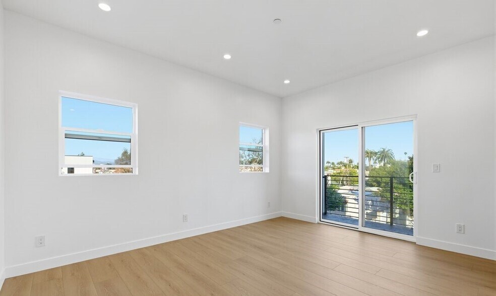 Building Photo - 2835 S Redondo Blvd