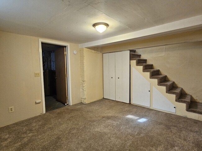 Building Photo - 906 W Colorado Ave