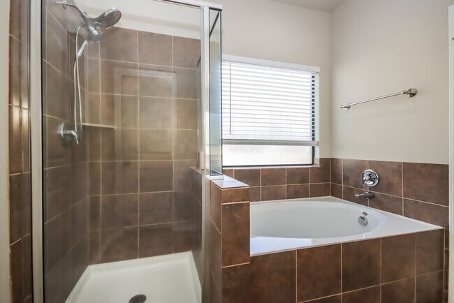 Building Photo - 18554 Sunrise Pines Dr