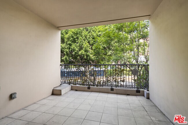 Building Photo - 4848 Wilshire Blvd