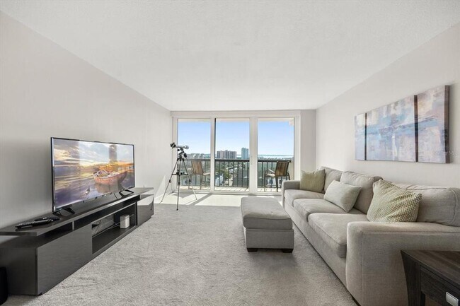 Building Photo - 400 Island Way