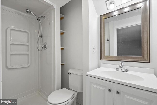 Building Photo - 2146 Golf Course Dr