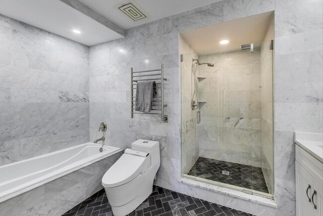 Building Photo - 330 S Michigan Ave