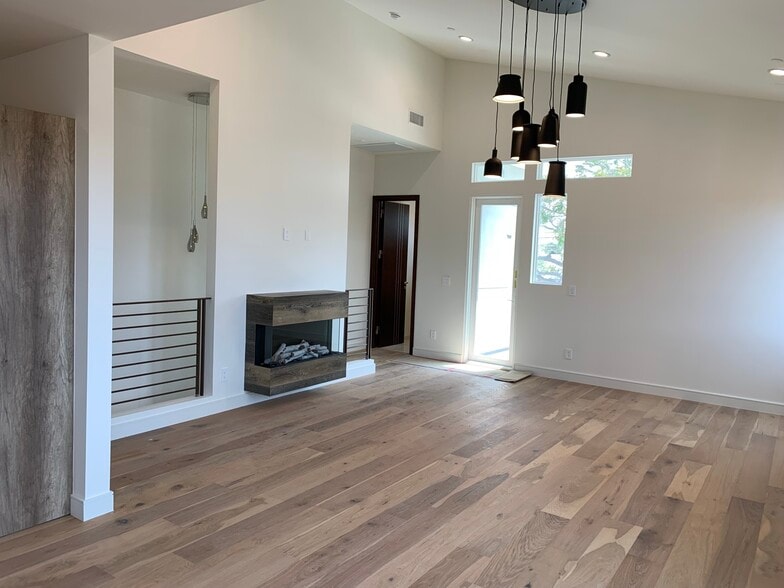 Living - 2783 190th St