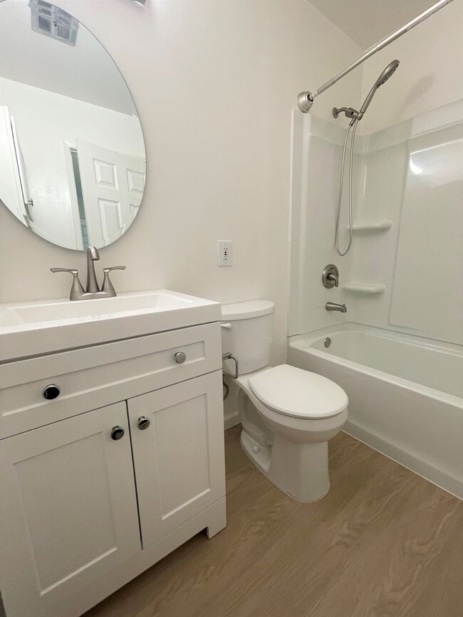 Building Photo - Remodeled 2+1 Townhome in Villa Ventura