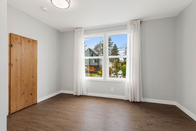 Building Photo - 923 N 100th St