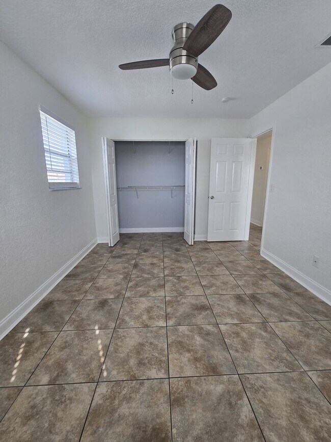 Building Photo - 432 Auburn Dr