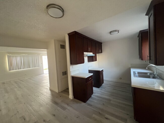 Building Photo - 1104 W 39th Pl