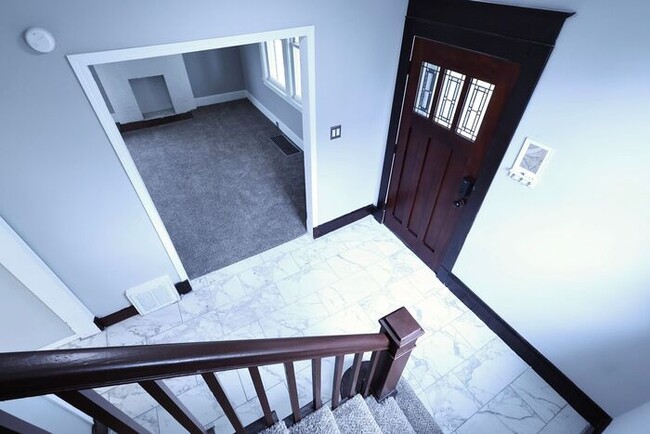 Building Photo - 1598 Pilgrim St