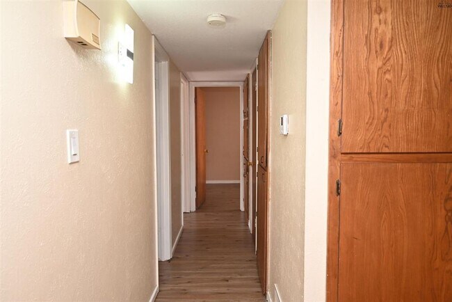 Building Photo - 4 bed 2 bath near SAFB.