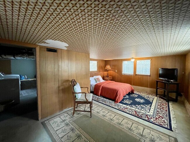 Building Photo - Pacific Grove Historical 3 Bed 2 Bath