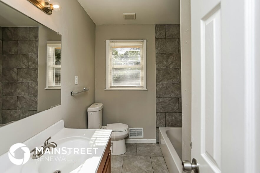 Building Photo - 7308 Maywood Ave