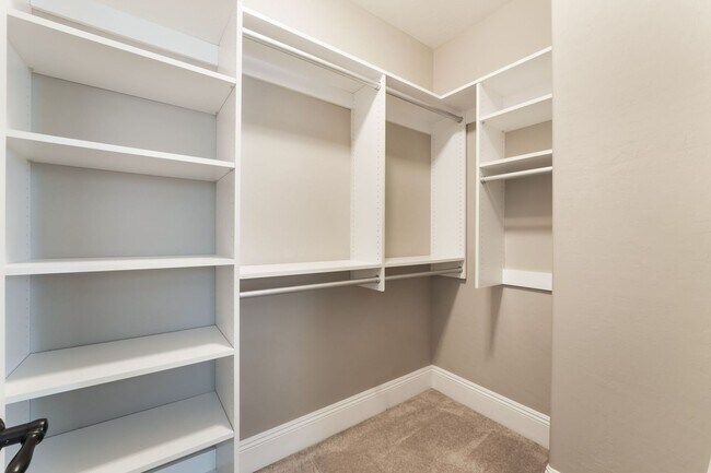 Building Photo - Elegant model home at Club Madeira!