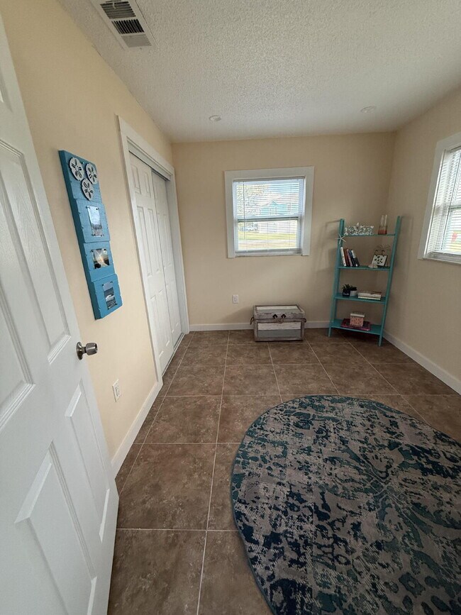 Building Photo - 6814 Driftwood Dr