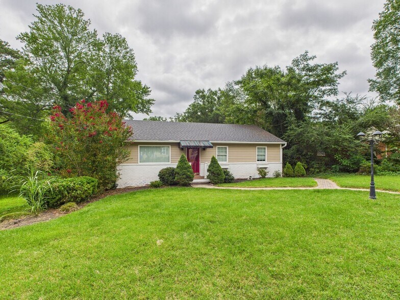 Building Photo - 1109 Dinwiddie Ave