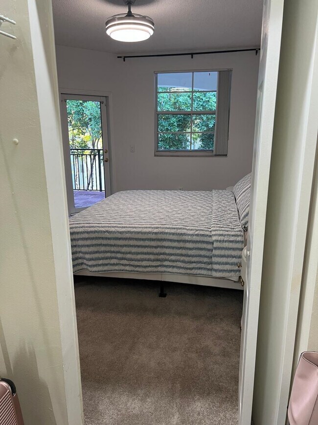 Building Photo - 3205 NE 184th St