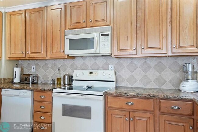 Building Photo - 3750 Galt Ocean Dr
