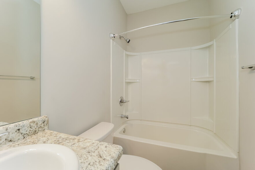 Building Photo - 309 Spruce Creek Ln