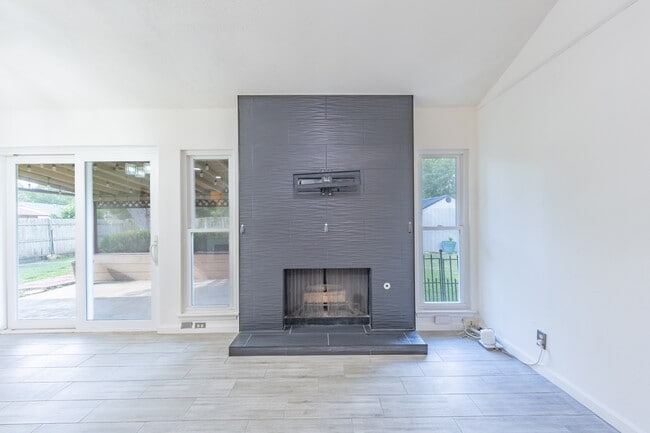 Building Photo - 6822 Rivulet