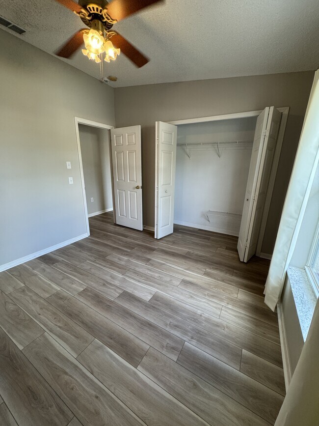 Building Photo - 5100 Mentmore Ave