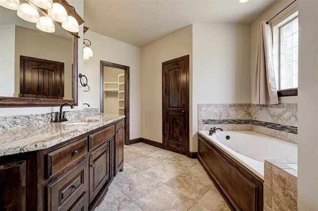 Building Photo - 22090 White Pine Cir