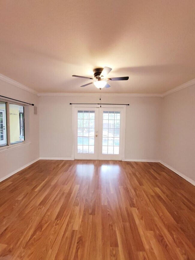 Building Photo - For Rent | Hidden Glen Community | 4 Bed, 2 Bath + Private Pool Oasis