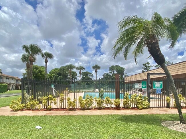 Building Photo - 4325 Oak Terrace Dr