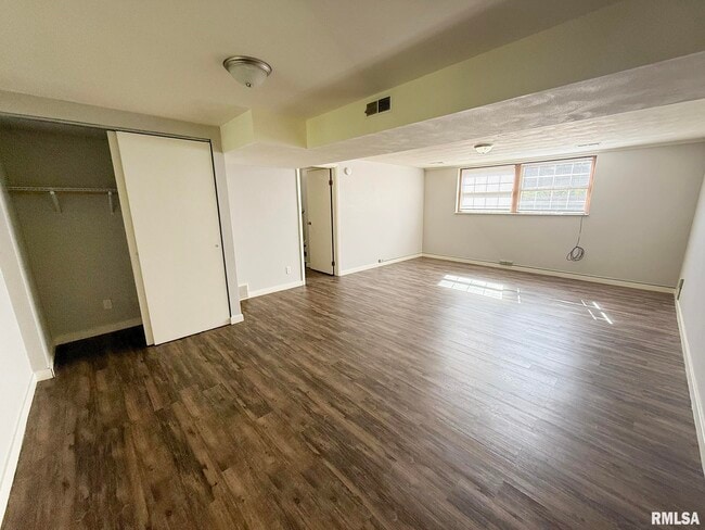 Building Photo - 1013 W Wonderview Dr
