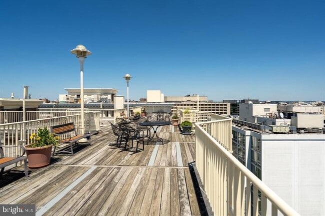 Building Photo - 2122 California St NW