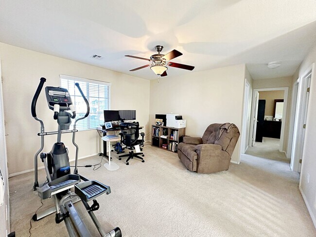 Building Photo - 3 BEDROOM + LOFT HOME IN GATED COMMUNITY I...