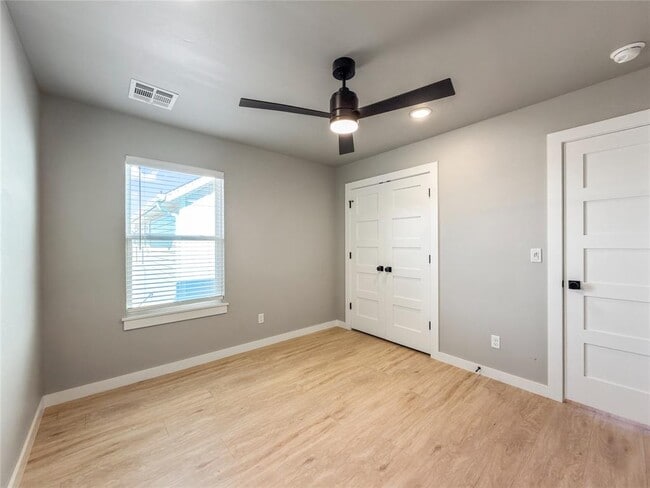 Building Photo - 2610 Crescent Ave