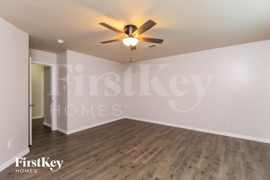 Building Photo - 5704 Mountain Bluff Dr