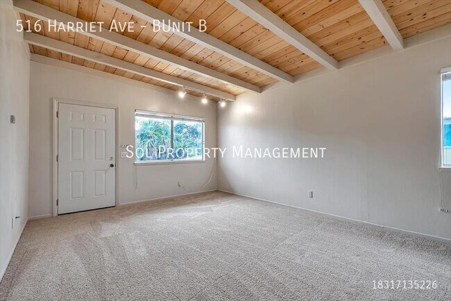 Building Photo - 516 Harriet Ave