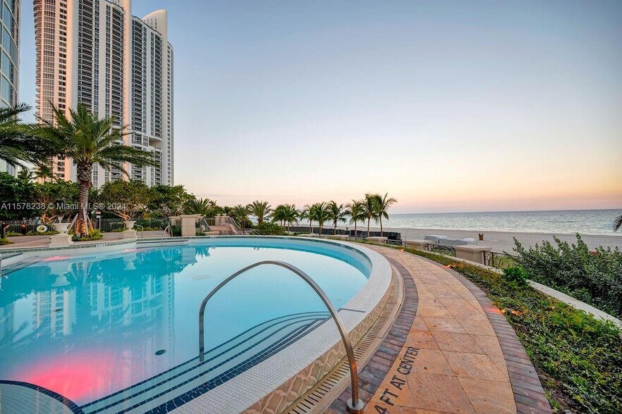Building Photo - 17901 Collins Ave