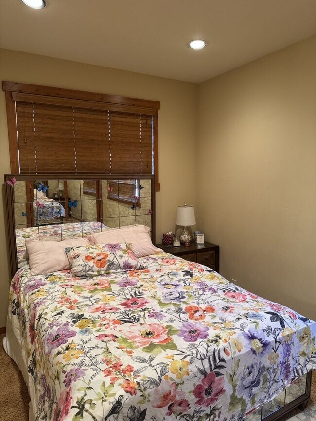 Building Photo - Luxury 5-Bedroom, 6-Bathroom Mountain Retreat – Hot Tub, Fireplaces, & More!