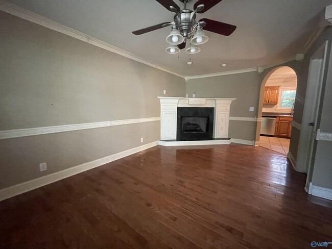 Building Photo - 505 Greenacres Dr NW