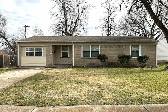 Building Photo - 3004 Albany Dr