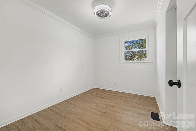 Building Photo - 357 Barnes St