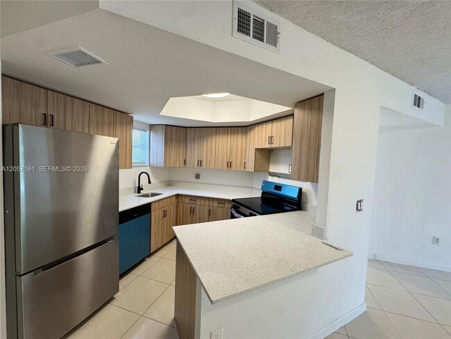 Building Photo - 8205 Lake Dr