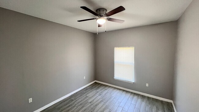 Building Photo - Beautiful 3 Bedroom, 2 Bathroom Home in Pa...