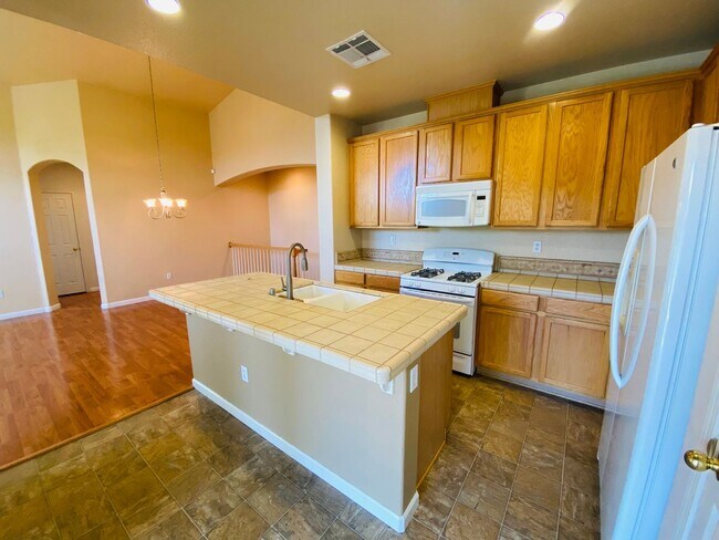 Building Photo - Gorgeous Condo on Sheldon