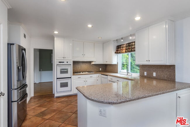 Building Photo - 5326 Leghorn Ave