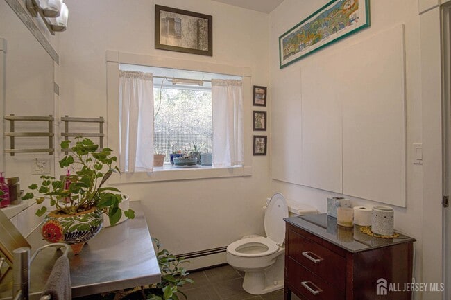 Building Photo - 9 Academy St