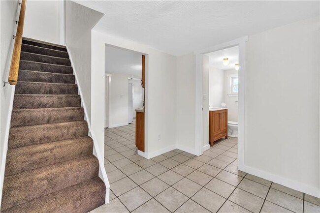 Building Photo - 116 Purvis Ln