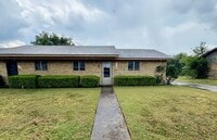Building Photo - 204-206 Romana Circle