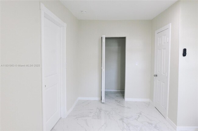 Building Photo - 1806 N 43rd Ave