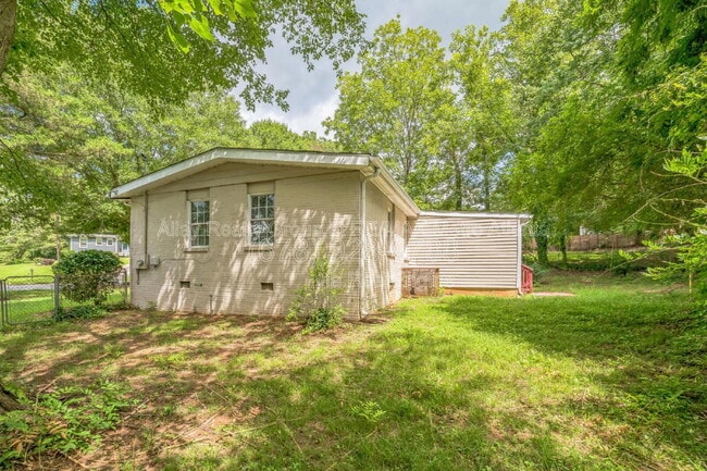 Building Photo - 16 Bromack Dr SE