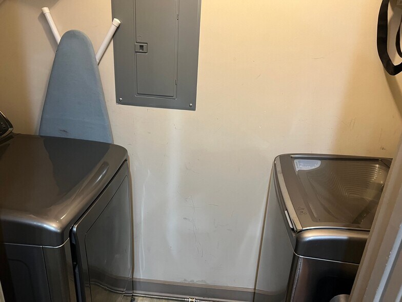 Building Photo - 390-317 17th St NW