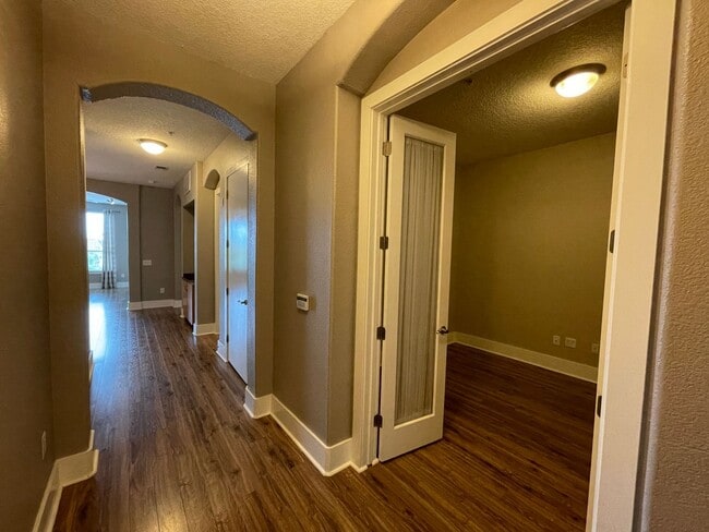 Building Photo - Spectacular 1-Bed/1-Bath w/ Office and STO...