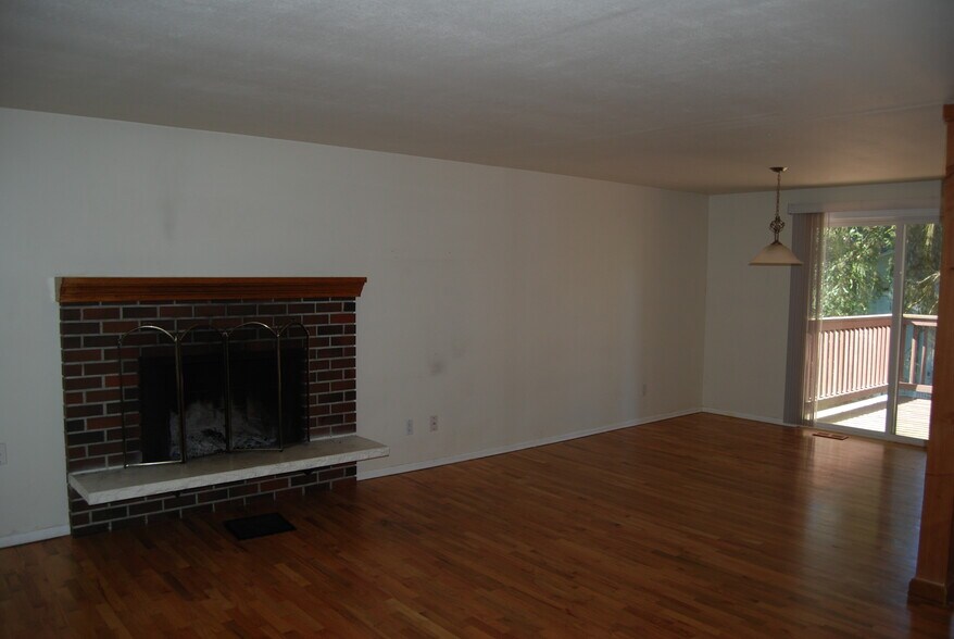 Building Photo - 13310 NE 74th St